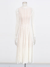 Elegant Wavy-pattern Lace Maxi Dress