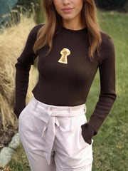 Round Collar Metal Keyhole Embellishment Knit Sweater