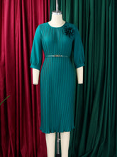 Elegant Plus Size Round Neck Pleated Cut Dress