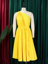 Solid Color Sloping Shoulder Pleat Dress