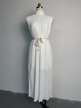 Elegant White Sleeveless Midi Dress