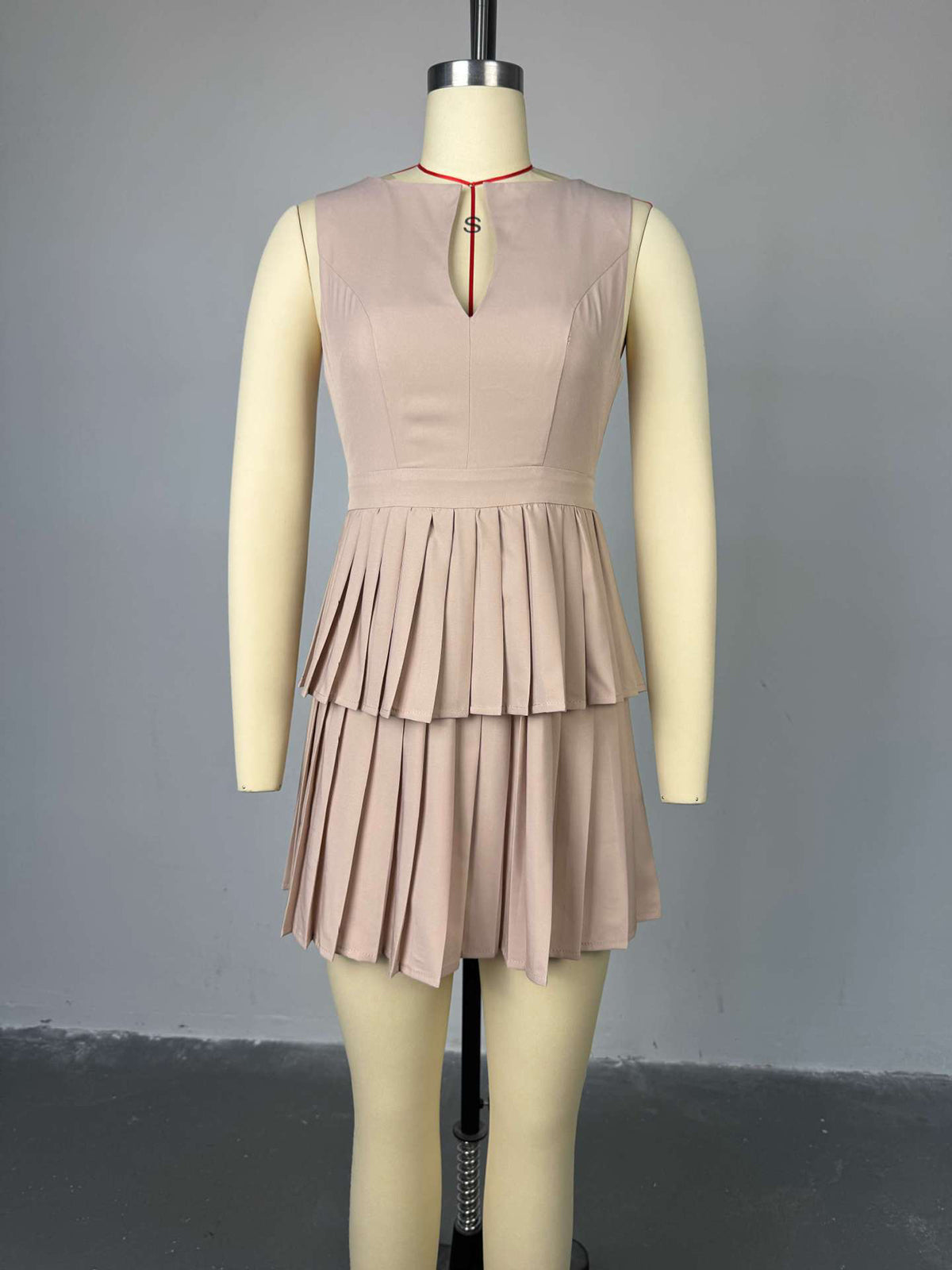 Fashion Sleeveless V Neck Layered Pleated Dress
