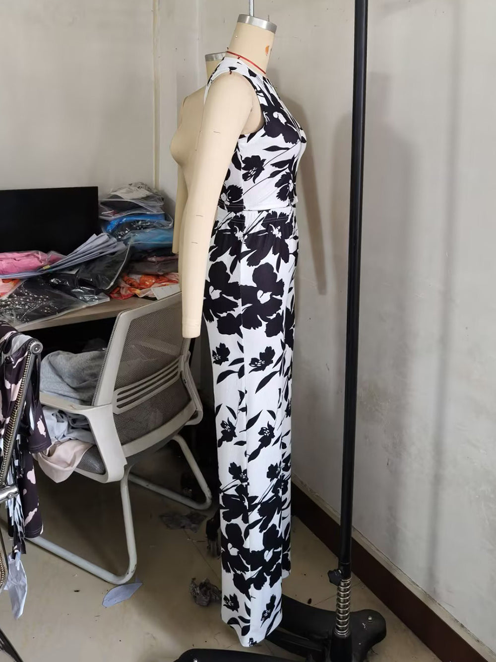 Round Neck Sleeveless Top Straight Pants Casual Set