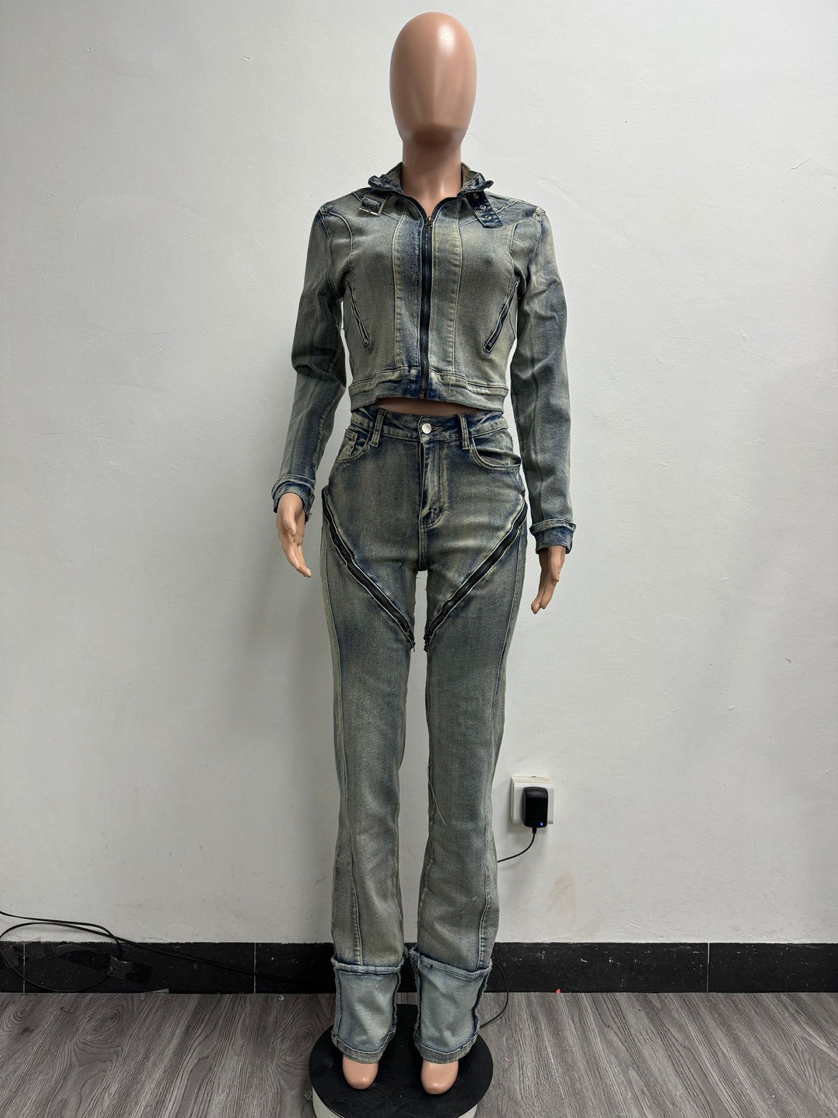 Fashion Zipper Crop Jacket And Straight Leg Jeans Sets