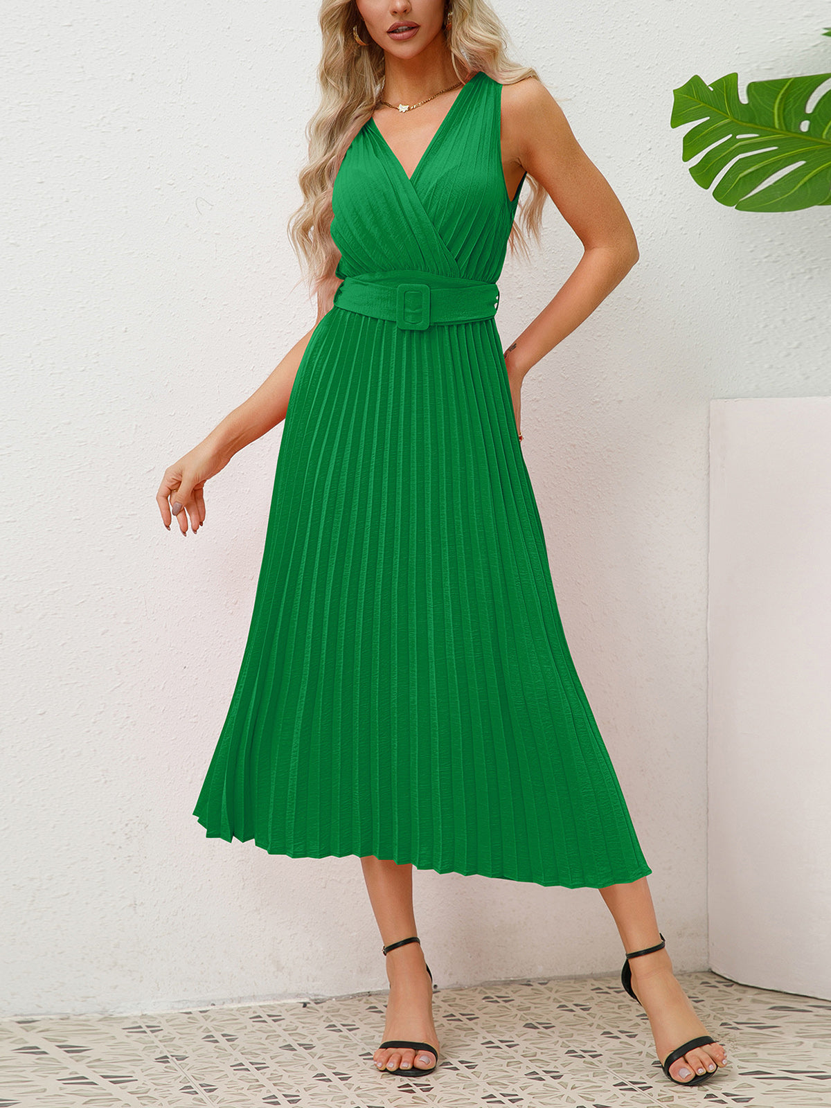 Sexy V Neck Sleeveless Slim Pleat Dress