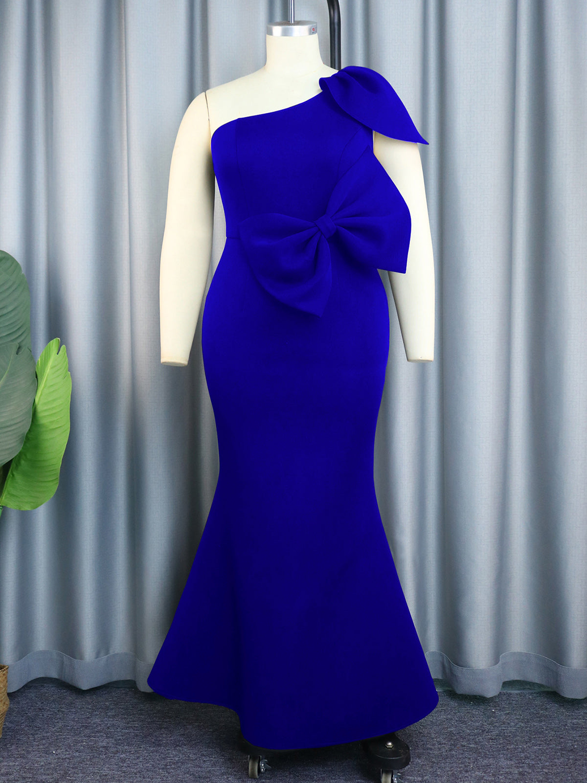 Single Shoulder Ruffle Sleeve Bow Fishtail Dress