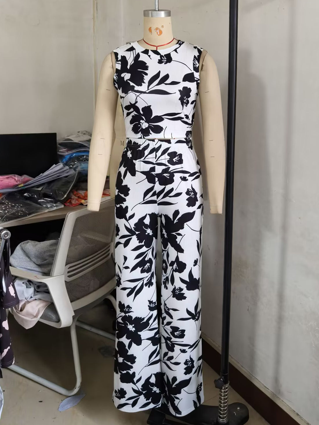 Round Neck Sleeveless Top Straight Pants Casual Set
