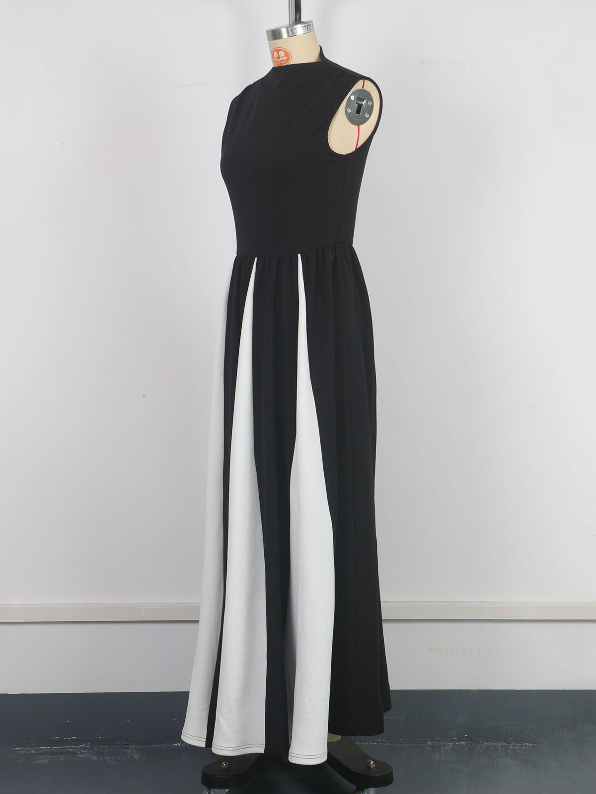 Elegant Crew Neck Sleeveless Contrast Color Slim Dress