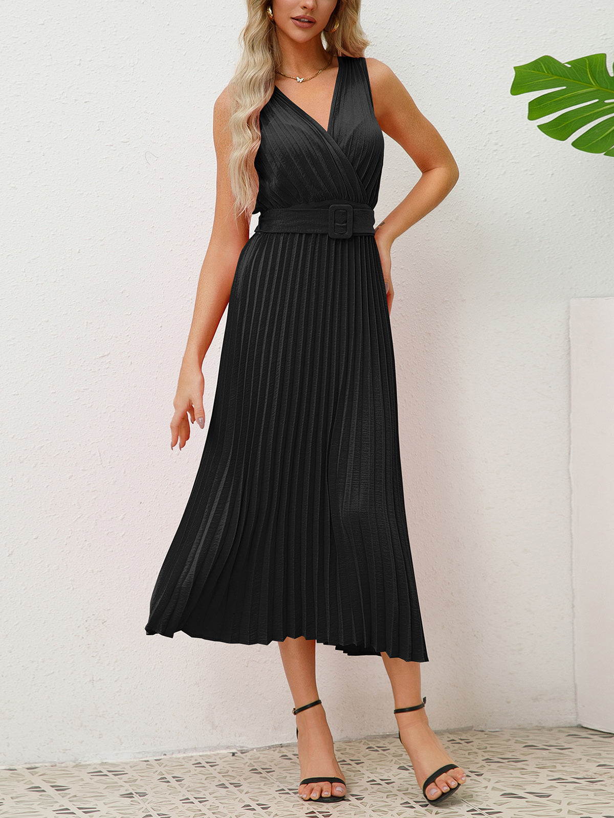 Sexy V Neck Sleeveless Slim Pleat Dress