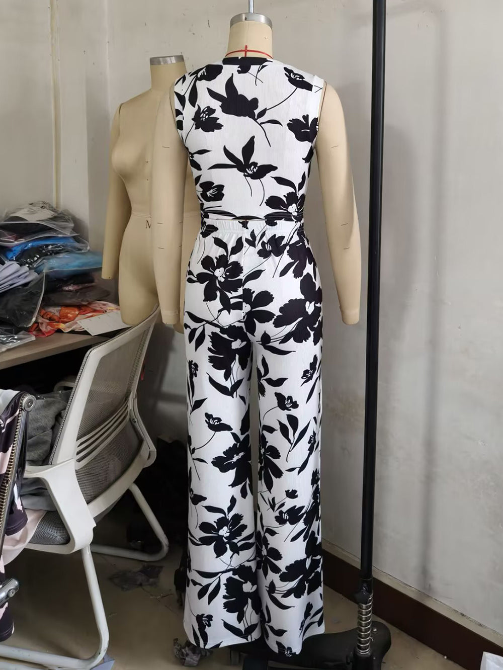 Round Neck Sleeveless Top Straight Pants Casual Set